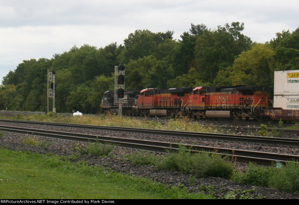 BNSF 4676